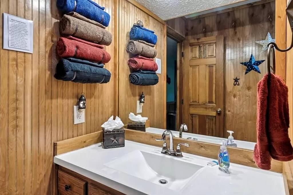 Beary Peaceful Smokies Retreat: Hot-Tub & Pools Villa Pigeon Forge Exterior foto